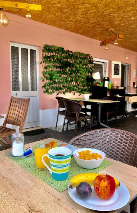 Granny'S Guesthouse ปรายา เด มิรา ภายนอก รูปภาพ